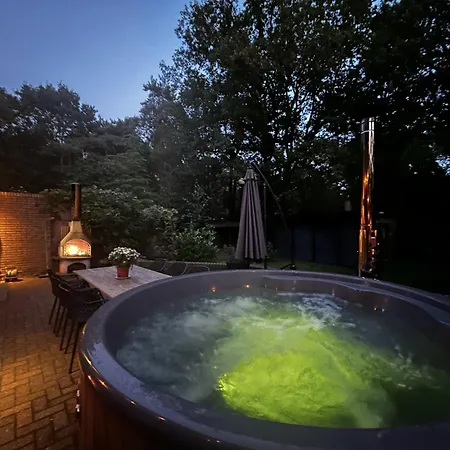 In With Forest And Hot Tub, Cleaning Included בית נופש זלהם